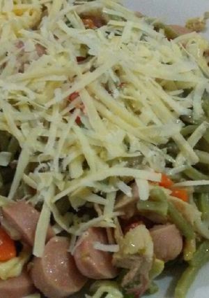 Una foto de Mix de lo que hay en la heladera...(con restitos)