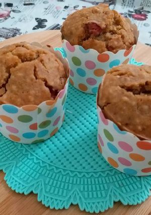 हेल्थी वीट ओट्स कप केक (Healthy wheat oats cup cake recipe in hindi) रेसिपी मुख्य फोटो