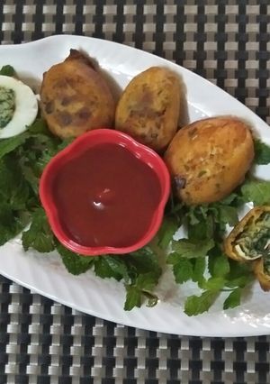 A picture of Egg spinach bonda.