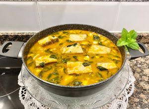 Una foto de Bacalao desalado con espinacas y garbanzos
