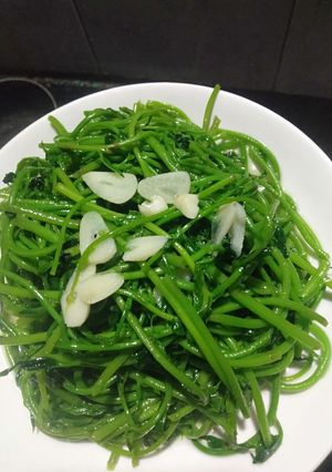 Hình của món Mồng tơi xào tỏi.
