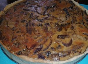 Una foto de Quiche de champiñón y cebolla morada