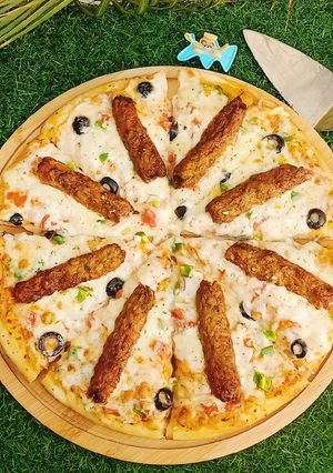 A picture of Chicken Kabab Pizza 🍕🍕.