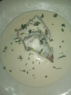 Una foto de Costilla de puerco bañada en salsa bechamel