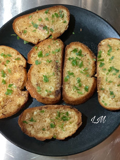 Una foto de Pan de ajo en freidora de aire
