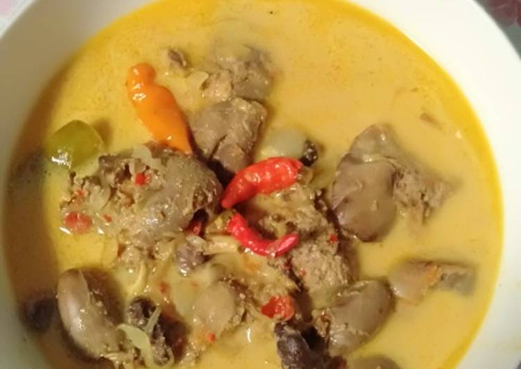 Proses Menyiapkan Ati Ampela Bumbu Kuning yang mudah