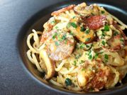 Une photo de spaghetti carbonara