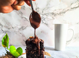 A picture of Eggless walnut Brownies.