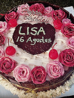 Foto resep Kue Ulang Tahun Black Forest mawar