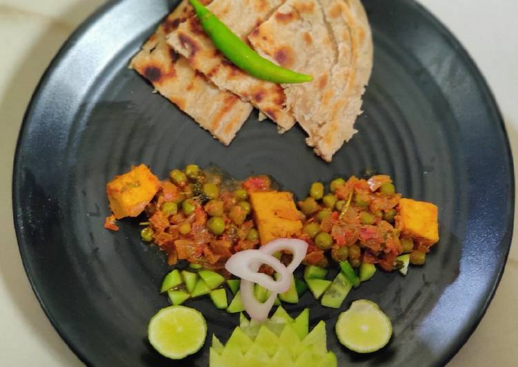 Muttor paneer with laccha paratha