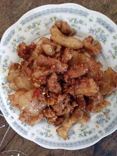 Hình của món Thịt kho mắm ruốc.