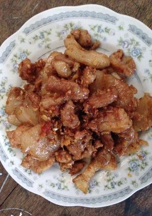 Hình của món Thịt kho mắm ruốc.