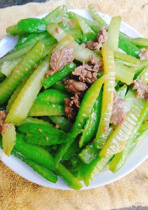 Hình của món Su su xào thịt bò.