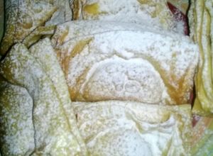 Una foto de Pasteles hojaldrados😁rellenos de dulce de leche y membrillo☺