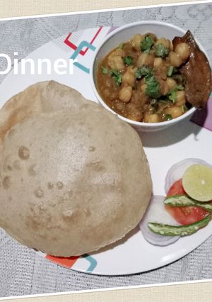 A picture of Chole bhature yummy dinner and all time favourite.