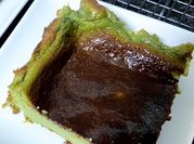 Una foto de tarta de te matcha