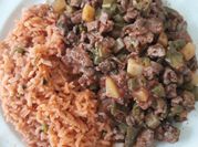 Una foto de bistec picado