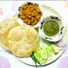 A picture of Chole Bhature.