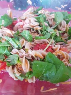 Una foto de Ensalada de fideos de garbanzos
