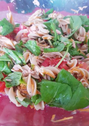 Una foto de Ensalada de fideos de garbanzos