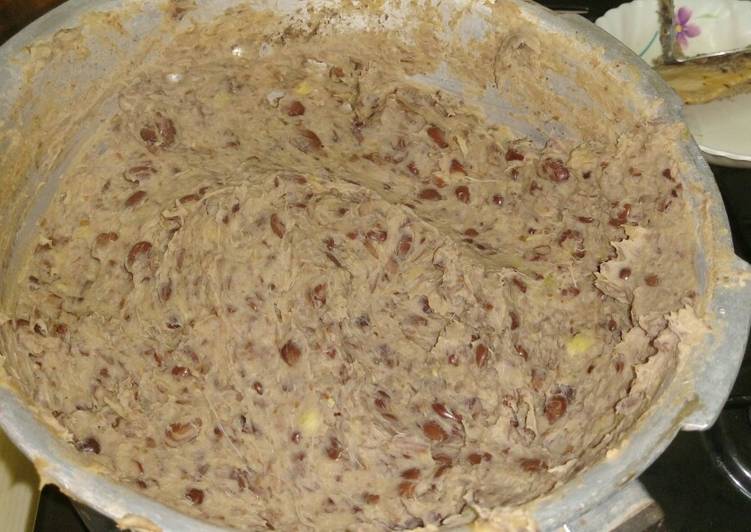 Steps to Prepare Ultimate Njahi (black beans) mashed in bananas