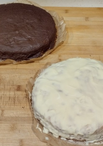 Una foto de Exterior de chocolate del bizcocho de filipinos blancos, 2