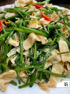 Foto resep Teratai Air Tumis Kembang Tahu 水蓮炒生豆皮