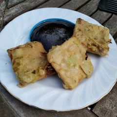 A picture of (Leek) Tempe/ Tempeh Mendoan.