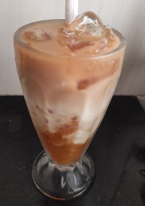 Una foto de Bebida con perlas de tapioca..