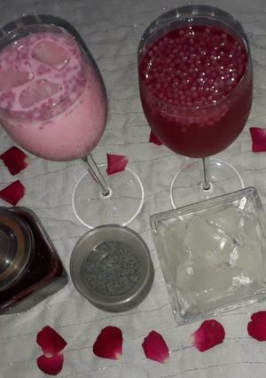 રોઝ સીરપ શરબત (Rose Syrup Sarbat Recipe In Gujarati) રેસીપી મુખ્ય ફોટો