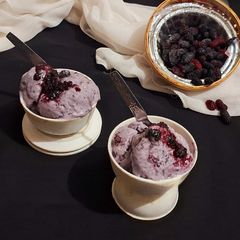 A picture of Mulberry Ice cream with fresh cream.