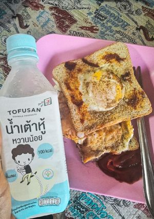รูปของ ขนมปังโฮลวีท​ไข่ดาว