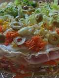 Torre de panqueques con jamón, queso y verduras