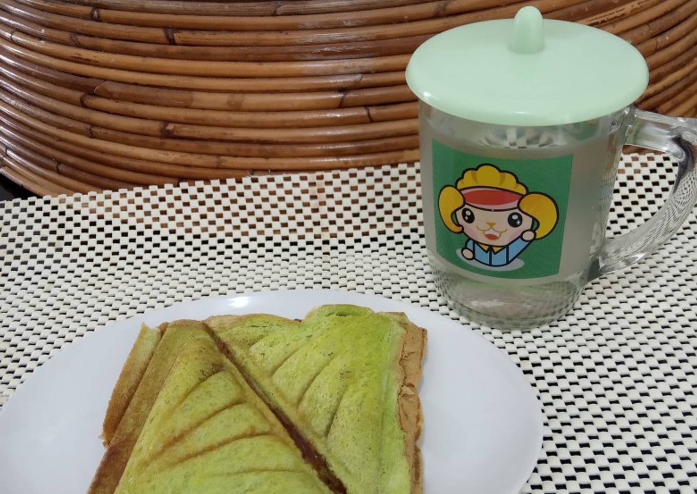 Sandwich Panggang Rasa Strawberry Jam & Pisang Ambon