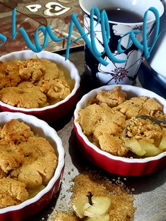 A picture of Pear and ginger cookie crumble.