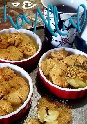 A picture of Pear and ginger cookie crumble.