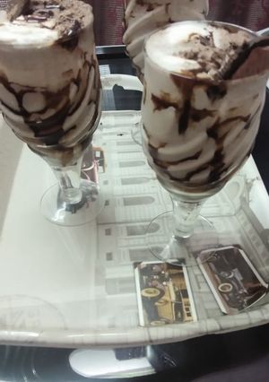 A picture of Kitkat oreo chocolate shake.