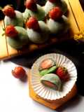129. Daifuku Mochi (Mochi Pandan isi Strowberry)