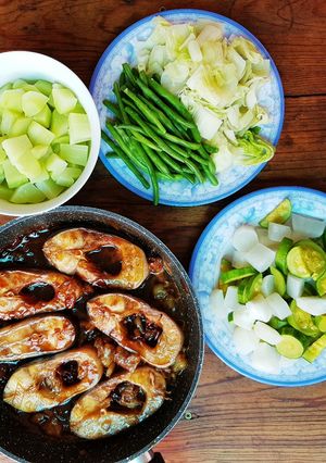 A picture of Boiled Vegetables with Braised Catfish (Cá Kho Quẹt Style).