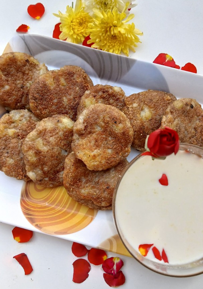 A picture of Fasting Special Amaranth Flour Cutlets with Thandai.