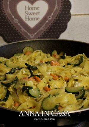 Foto di Tagliatelle fatte in casa con zucchine e salmone