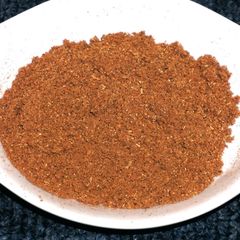A picture of 5 spices chinese seasoning.