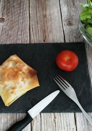 Une photo de Brick au thon et aux tomates