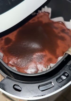 A picture of Simple Air-Fried Yogurt Chocolate Basque Cake.