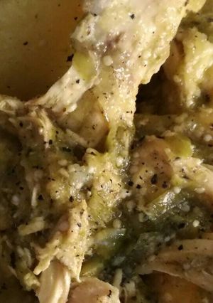 Una foto de Pollo con salsa verde