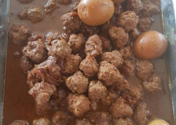 Resep Semur Bola Bola Daging Telur yang Sempurna