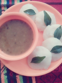 A picture of Idli sambar 😘.