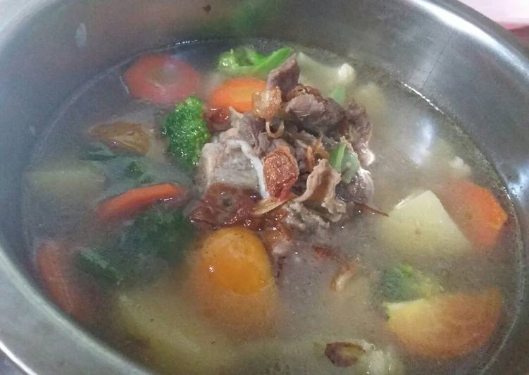 Sup iga plus sayuran (tetap no nasi ya)