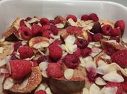 Une photo de pain de mie et oeufs sucré
