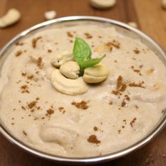A picture of Restaurant Style Kaju Curry.